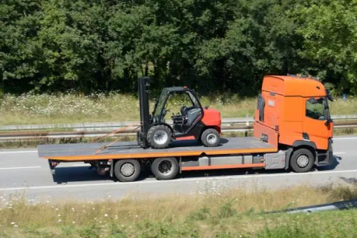 Transporteur pour transport d'un chariot élévateur depuis Nîmes vers Toulon, Nîmes, BMO ASSISTANCE